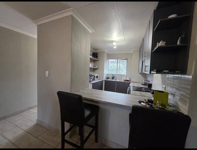 2 BEDROOM APARTMENT FOR SALE IN SUNNINGHILL